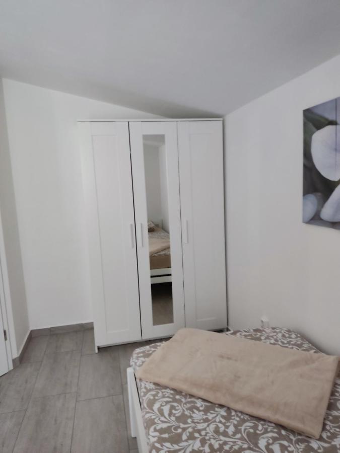 Apartmani Ima Rovanjska Exterior photo